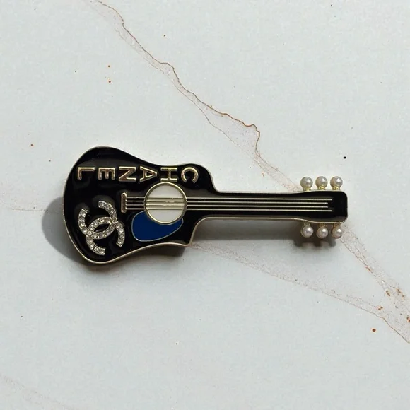 Chanel guitars brooches made with zipper pulls! You pick gold or black - Picture 1 of 4